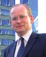 Artur Kulesza Dyrektor Departamentu Relacji z Inwestorami, Bank Millennium Jest absolwentem wydziału Handlu Zagranicznego Szkoły Głównej Handlowej w Warszawie.
