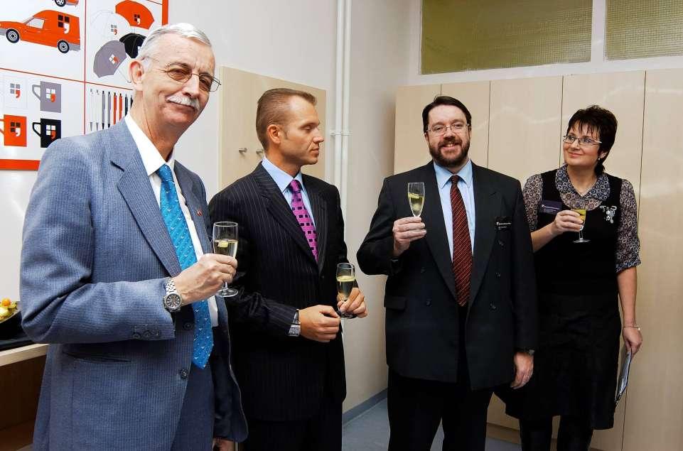 Uroczyste otwarcie pracowni digitalizacji (od lewej Ambasador Królestwa Norwegii w Czechach Peter Nicolay