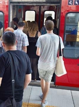 Bardzo dobre noty otrzymał personel pokładowy - czyli maszyniści, kierownicy i konduktorzy pociągów. Ich pracę badani ocenili na 8,77 punktu.