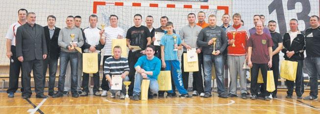 Turniej otworzył ójt Gminy Tczew Roman Rezmerowski, życząc uczestnikom dobrej zabawy. D o rywalizacji przystąpiło 12 drużyn dwuosobowych, w tym 11 zespołów męskich i 1 drużyna żeńska.