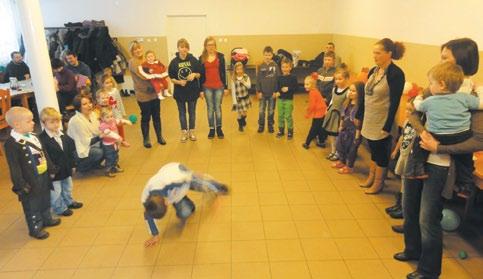 Sołectwo Dalwin zorganizowało pięciodniowe zajęcia, podczas których dzieci wykonywały różne prace plastyczne związane ze zbliżającymi się świętami wielkanocnymi.