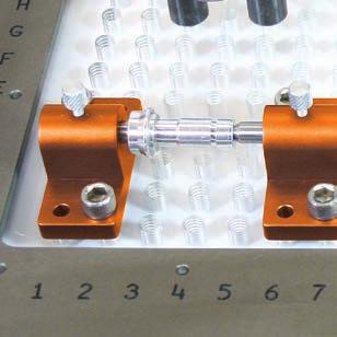 Zacisk napinany z miękką końcówką Końcówki pokryte gumą przytrzymują przedmiot bez zarysowań lub niszczenia powierzchni. R-CTT-64-70-6 B C Nr katalogowy THD WYS.