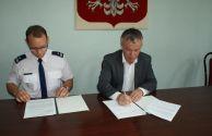 Więcej pieszych patroli Dzisiaj w Urzędzie Miasta Ostrołęki prezydent Janusz Kotowski oraz komendant podinsp.