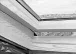 W ramiakach okien może być stosowane zarówno jasne drewno bielaste jak i ciemne twardzielowe i bywa ono pomieszane, gdyż ramy zawsze są klejone warstwowo z listew (fotografia 1), a poszczególne