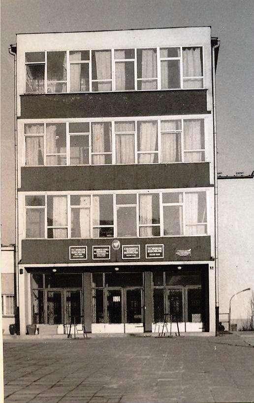 W roku szkolnym 1973/1974 zarządzeniem Kuratorium Oświaty i Wychowania nastąpiło połączenie Zasadniczej Szkoły Budowlanej i Technikum Budowlanego dla Pracujących Bielskiego Przedsiębiorstwa