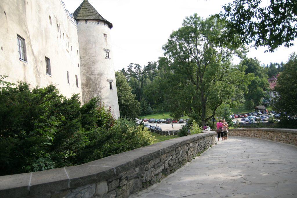 Część zamku jest wykorzystywana komercyjnie można tutaj wynająć kwatery i wypocząć, pozostała część jest do dyspozycji turystów.