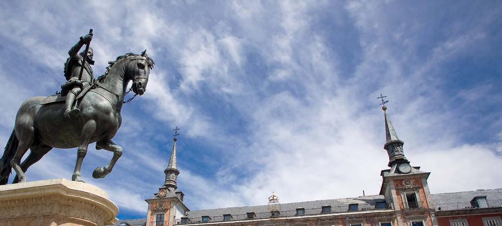 HISZPAŃSKI W HISZPANII Madryt Akredytacja Nasza szkoła mieści się w historycznym budynku w centrum Madrytu, tuż obok Puerta del Sol, znanego też jako hiszpański Kilometr Zero.