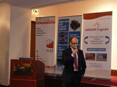 Pan Tomasz Sączek przedstawił wykład zatytułowany Współpraca z sieciami detalicznymi w zakresie wymiany palet.