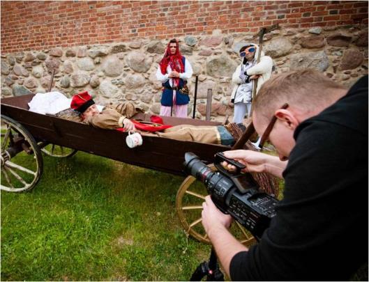 Teledyski Czas rozpocząć przygodę ze srebrnym ekranem. Przed nami niecodzienne wyzwanie. Kręcimy wideoklip wg własnego scenariusza i z naszym udziałem w roli głównej.