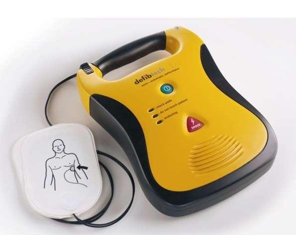 AED AUTOMATYCZNY DEFIBLYRATOR ZEWNĘTRZNY AED możemy znaleźć w supermarketach, na