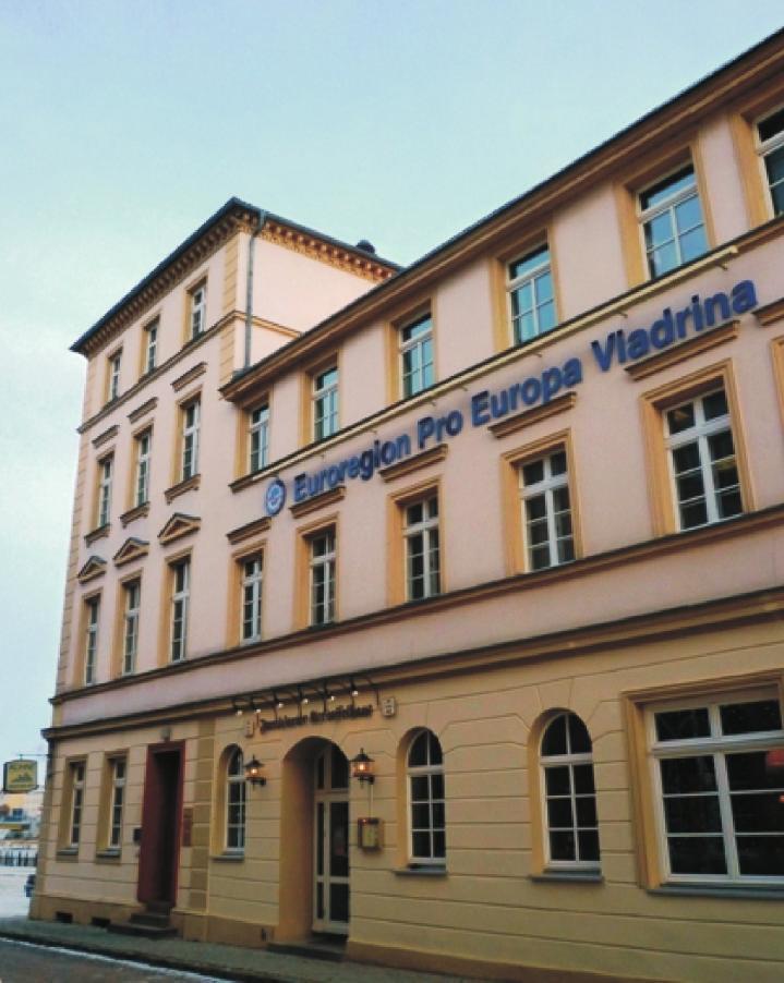 Rgionalny Punkt Kontaktowy Eurorgionu Pro Europa Viadrina Europa Viadrina miści się w budynku Eurorgionu w Frankfurci nad Odrą.