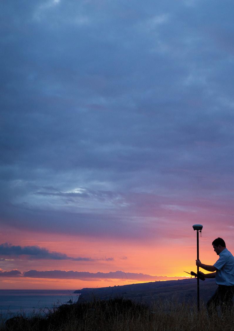 NAJLEPSZE NA RYNKU ROZWIĄZANIA GNSS Bazując na latach doświadczeń w technologii GNSS oraz wiedzy geodezyjnej, Trimble oferuje geodetom niezawodne rozwiązania GNSS, które spełniają