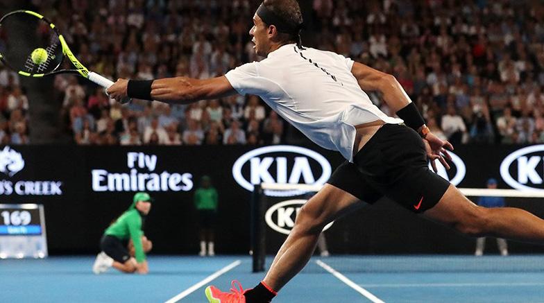 Tenis - Australian Open Australian Open to pierwszy z czterech turniejów zaliczanych do Wielkiego Szlema, który odbywa się w środku australijskiego lata, w połowie stycznia.