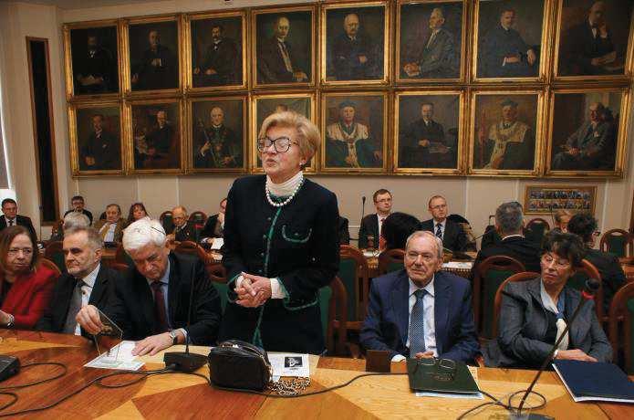 Liczne wystąpienia i listy Przewodniczącego ZG PTETiS, przewodniczących Oddziałów oraz Profesorów-seniorów wzbogacają programy uroczystości, sesji