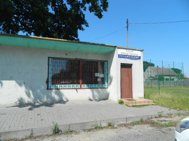 Teren wokół budynku świetlicy wiejskiej w
