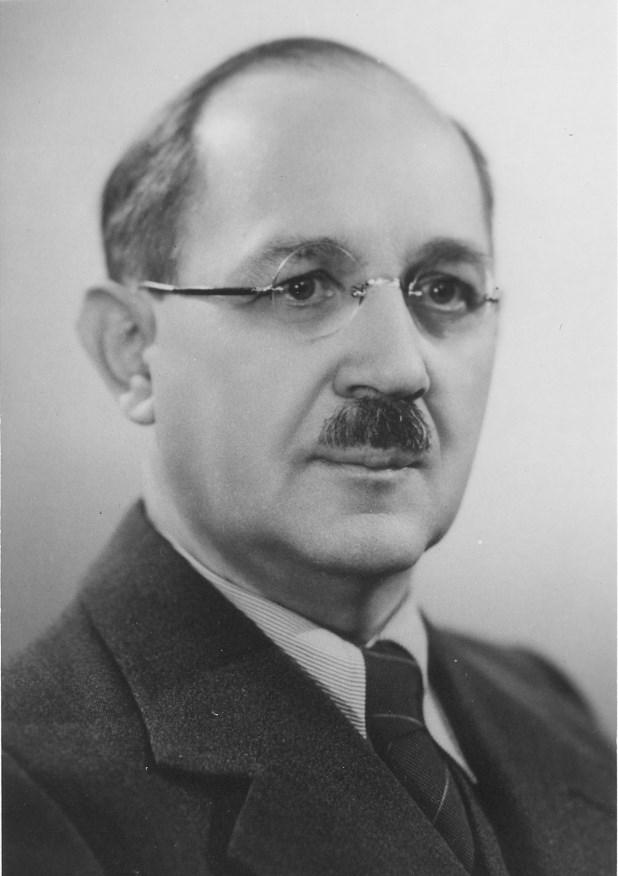 koło Brodnicy. Poprzez kordon graniczny utrzymywał kontakt z polskim wojskiem, pomagając dostać się do niego ochotnikom. 1 lipca 1919 r. przyjął stanowisko ordynatora w szpitalu św.