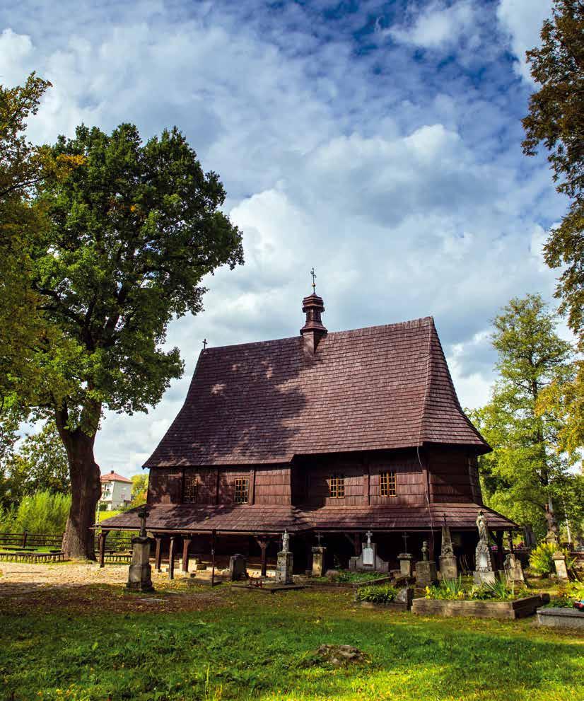 Tarnów i okolice Kościół św. Leonarda w Lipnicy Murowanej, fot. K. Bańkowski 10 Dwór Koryznówka w Nowym Wiśniczu, fot. K. Syga W okolicach Tarnowa zachowało się ponad 40 wartych obejrzenia zabytkowych obiektów, które znalazły się na Szlaku Architektury Drewnianej.