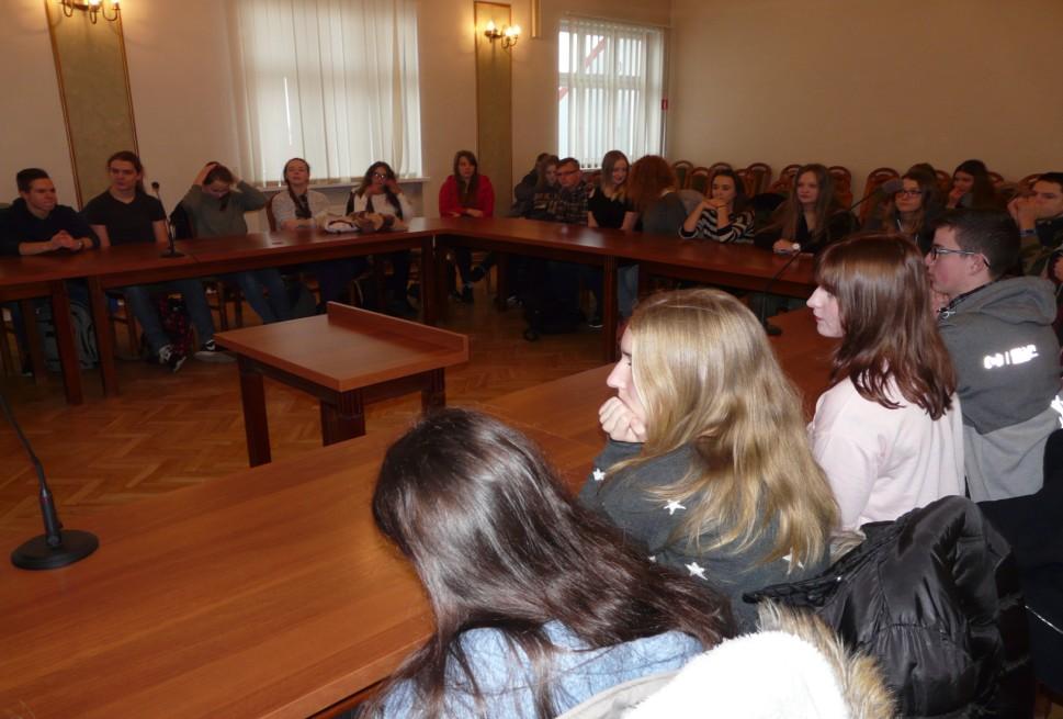 U Kościuszki 04.05.2017 Logicznie matematycznie W naszej szkole co roku odbywa się Olimpiada Lingwistyki Matematycznej. Jest to jedyny ogólnopolski konkurs lingwistyczny.