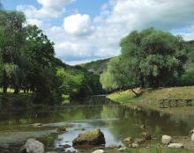 preistorice, oraşe şi cetăţi antice şi medievale, schituri rupestre şi mănăstiri vechi, monumente şi ansambluri arhitecturale etc.