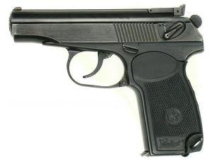 Pistolet wojskowy Makarow kaliber 9 mm x 18 W armii i milicji byłego Związku Radzieckiego, w okresie poprzedzającym wybuch II wojny światowej, aż do czasu jej zakończenia, używano zamiennie rewolweru