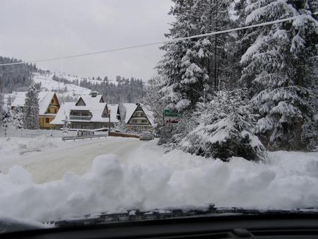 Cena podstawowa nie obejmuje; kosztów transportu, świadczeń nie zawartych w ofercie, opłaty za wypożyczenie sprzętu narty/snowboard, karnetów