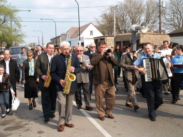 Marek towarzyszył Barnabie i Pawłowi w podróży do Antiochii, a potem w pierwszej podróży na Cypr.