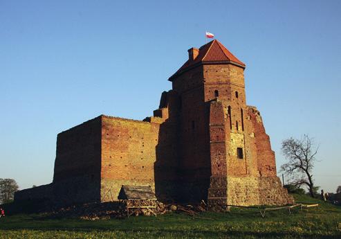 Muzeum Zbrojownia na Zamku w Liwie Zamek w Liwie jest najstarszym zabytkiem architektury na pograniczu mazowiecko-podlaskim. Początki jego sięgają XI-XII w.