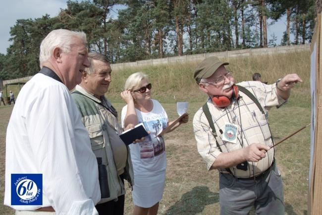 Z życia Szkoły konał wiązankę popularnych melodii i spotkał się z niezwykle ciepłym przyjęciem zgromadzonych gości.