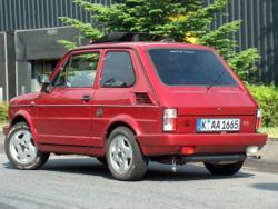7. Kiedy zakończono produkcję Fiata 126p? a. 22 lipca 1973 roku b. 22 września 2000 roku c. 22 września 2005 roku 8. Jaką pojemność miał silnik Fiata 126p? a. 650 cm sześciennych b.