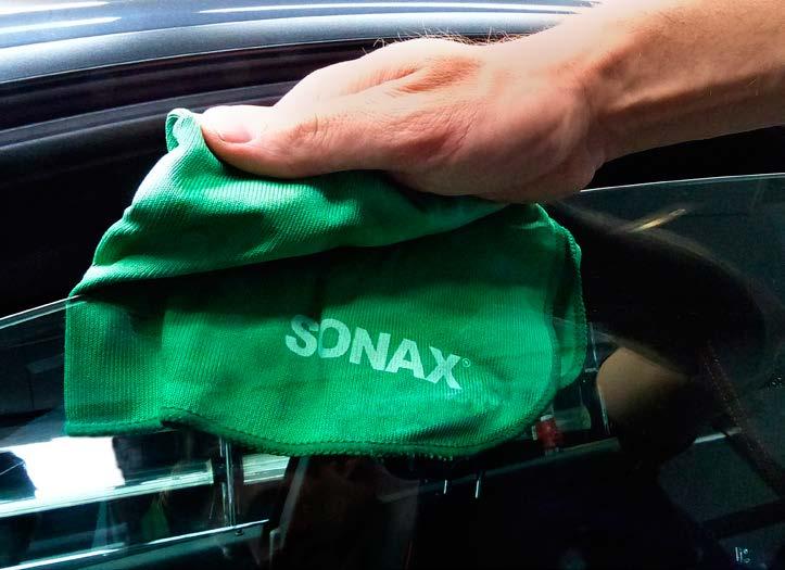 SONAX (340 505) Do konserwacji elementów gumowych - bez silikonu SONAX Butelka ze spryskiwaczem 0,5L (499 700) SONAX Mikrofibra do szyb i wnętrza (416