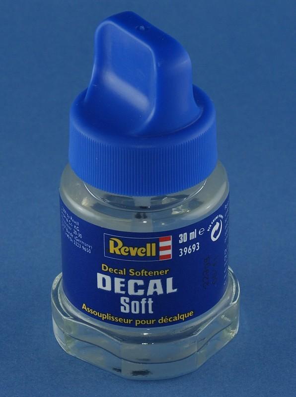 Vallejo Decal Fix i Decal Medium System składa się z dwóch plastikowych buteleczek o pojemności 17ml każda.