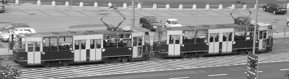 Wytyczne projektowania torów tramwajowych a obecnie używany tabor... 345 takim łuku w warunkach normalnych wynosi 15 km/h, a w warunkach dopuszczalnych 25 km/h.