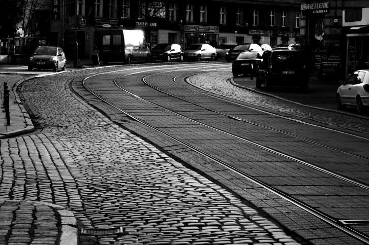 Wytyczne projektowania torów tramwajowych a obecnie używany tabor.