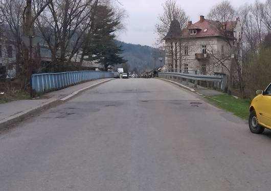 3. Opis techniczny istniejącego obiektu mostowego 3.1. Dane ogólne Przedmiotowy most usytuowany jest w ciągu drogi powiatowej 1481 S w miejscowości Rajcza.