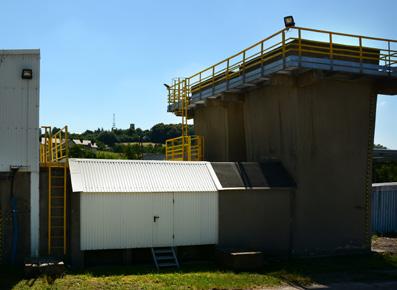 Obudowa oraz wirnik wentylatora są w wykonaniu kwasoodpornym, natomiast silnik jest budowy przeciwwybuchowej.