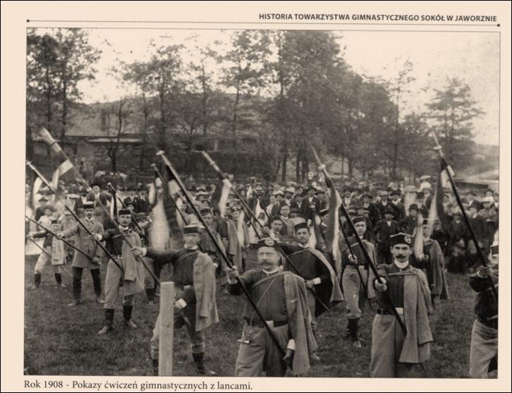 Nie byłoby Polskich Legionów bez długoletniej pracy sokolstwa. W Jaworznie działalność paramilitarna rozpoczęła się już w 1911 roku. Zloty powstających drużyn przypominały manewry wojskowe.