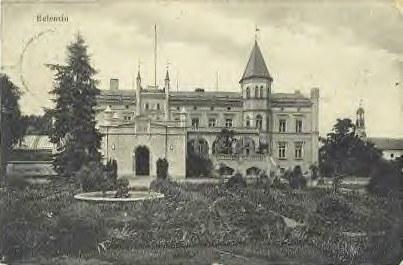 Zespół Przedszkola, Szkoły Podstawowej i Gimnazjum mieści się w budynku pałacu, otoczonego parkiem. Historia pałacu.