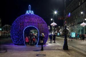 Warszawa w świątecznej iluminacji Świąteczną inaugurację stolicy zainaugurowała huczna zabawa