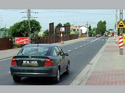 Widząc te znaki umieszczone na drodze o dopuszczalnej prędkości nie przekraczającej 50 km/h, w godzinach 5:00-23:00, kierujący