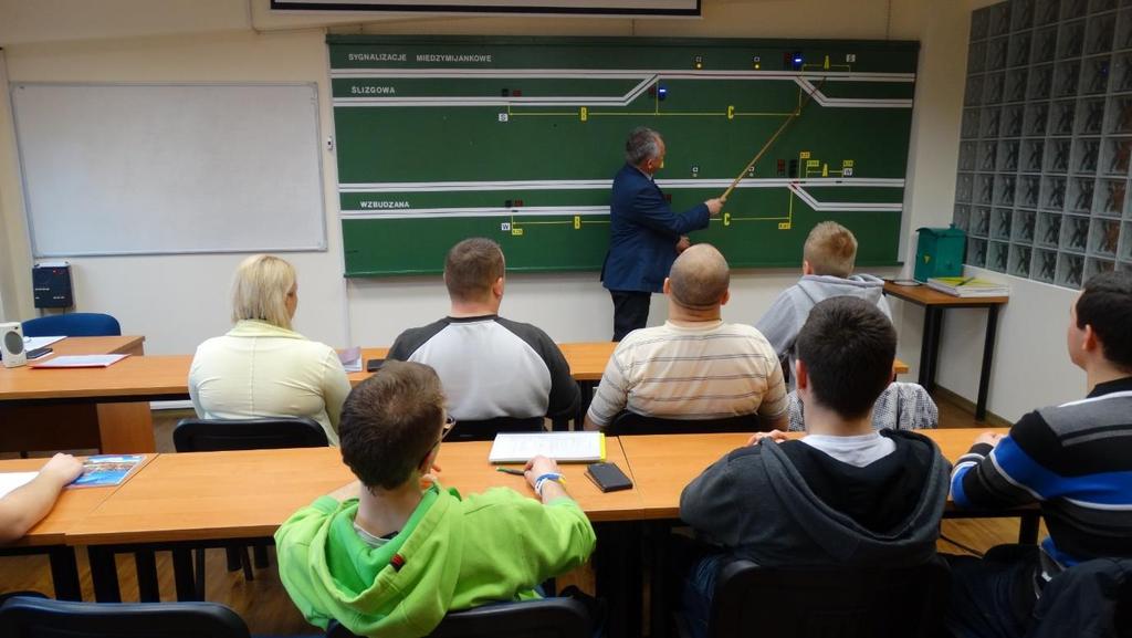 Ośrodek ma siedzibę na terenie zajezdni tramwajowej w Będzinie. Dysponuje salą wykładową wyposażoną w niezbędne pomoce naukowe i dydaktyczne oraz sprzęt audiowizualny.