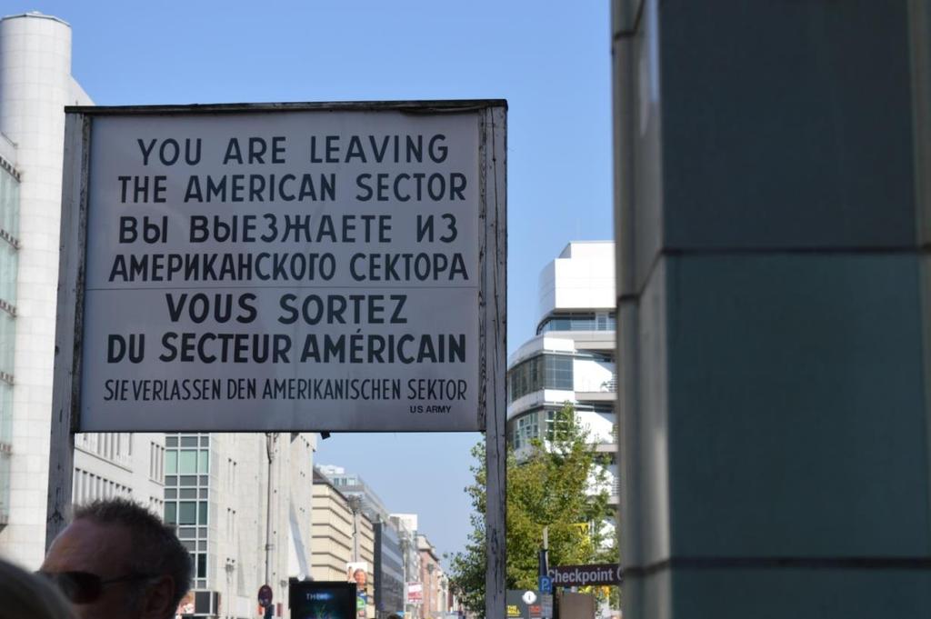 BERLIN CHECKPOINT CHARLIE Replika znaku informującego