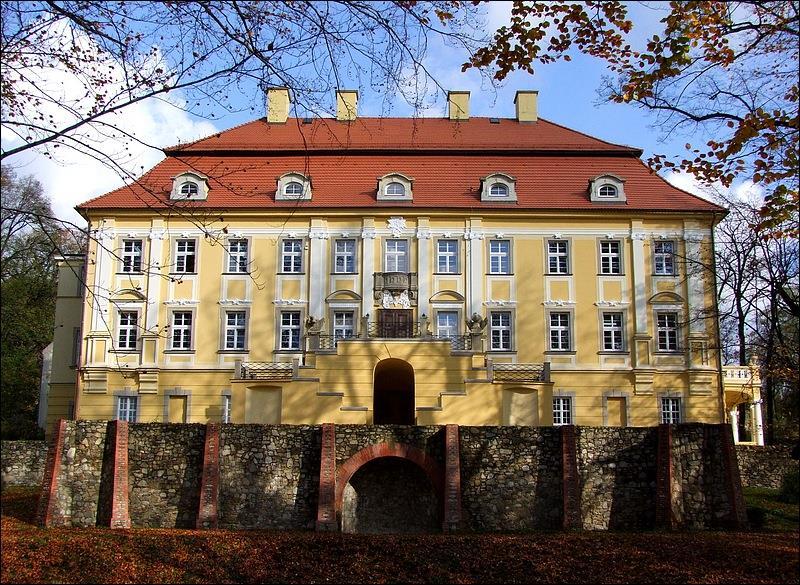 Pałac Biedrzychowice baron Aleksander von Minutoli i jego tajemnice. Legendy mówią o rzekomych podziemnych tunelach.