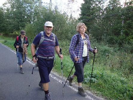 Przy obiedzie dowiedzieliśmy się, że spora grupa osób, które sforsowały się dnia poprzedniego i nie miała ochoty na łażenie i zorganizowała sobie przejażdżkę Ciuchcią Bieszczadzką z Przysłupu do