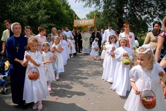 Jednak życie wspólne mu nie odpowiadało. Tęsknił za życiem samotnym. Dlatego po trzech latach opuścił ów klasztor. Spragniony doskonalszego skupienia, podjął życie pustelnicze.