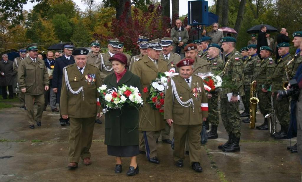 otoczeniu samolotów z udziałem chóru z kościoła Św. Katarzyny w Kętrzynie i Orkiestry Wojskowej były bardzo podniosłym i wzruszającym wydarzeniem.