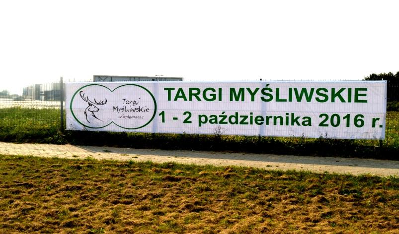 ekspozycja dowolej liczby baerów format pojedyczego baera: 5,83 x 4,01 m BANER REKLAMOWY NA SIATCE OGRODZENIOWEJ Ekspozycja baerów reklamowych a siatce ogrodzeiowej