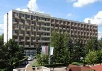 Węgry \ Hajduszoboszlo \ Hajduszoboszlo Oferta: WĘGRY HAJDUSZOBOSZLO hotel BEKE Terminy Brak wolnych miejsc Opis Opis hotelu HOTEL BEKE **** (ODREMONTOWANE WŁASNE BASENY Z PIĘKNYM ZIELONYM TERENEM)