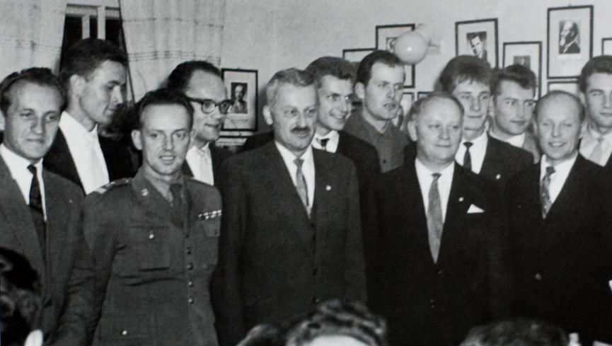 Spotkanie zarządu klubu AZS z byłymi zawodnikami. Stoją od lewej: F. Sroczyk, T. Kęsy, R. Raniszewski, T.