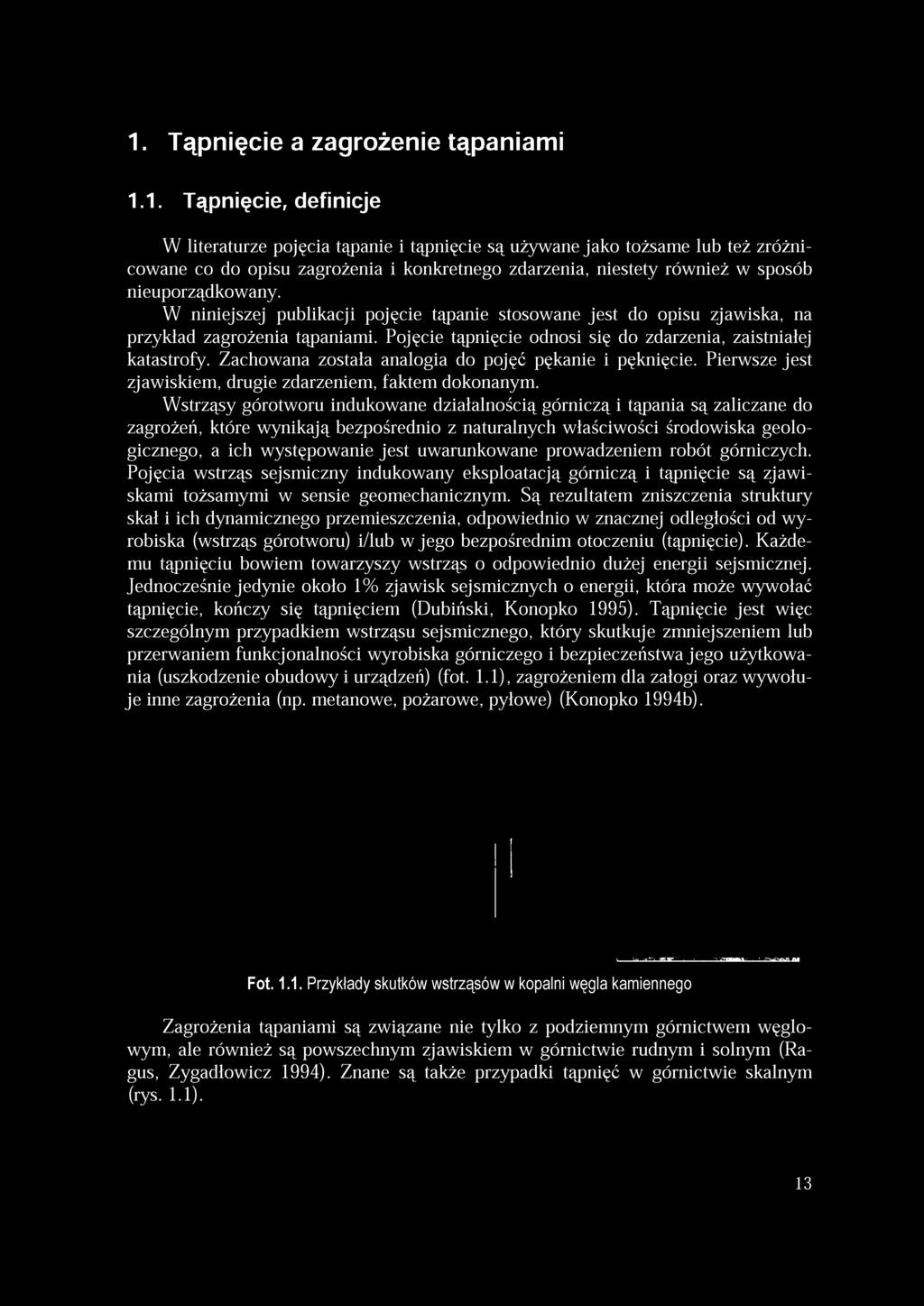 Pojęcie tąpnięcie odnosi się do zdarzenia, zaistniałej katastrofy. Zachowana została analogia do pojęć pękanie i pęknięcie. Pierwsze jest zjawiskiem, drugie zdarzeniem, faktem dokonanym.