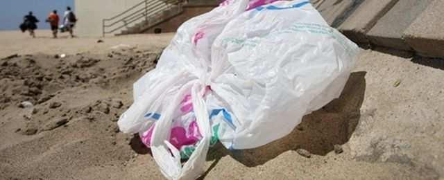Komisja Europejska chce zmniejszenia liczby plastikowych toreb na zakupy Komisja Europejska zwraca się do obywateli z pytaniem, w jaki sposób najlepiej ograniczyć stosowanie plastikowych toreb na